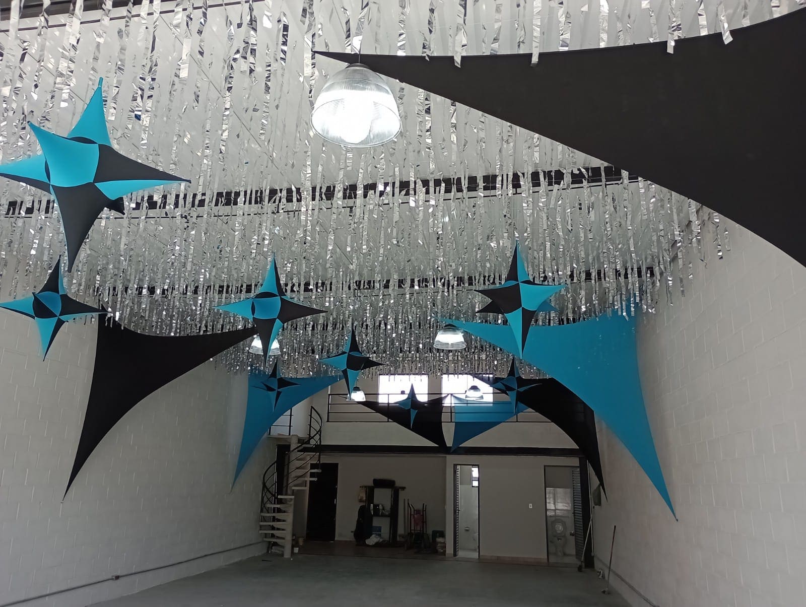 DECORAÇÃO COM TECIDO TENSIONADO PARA LOJA